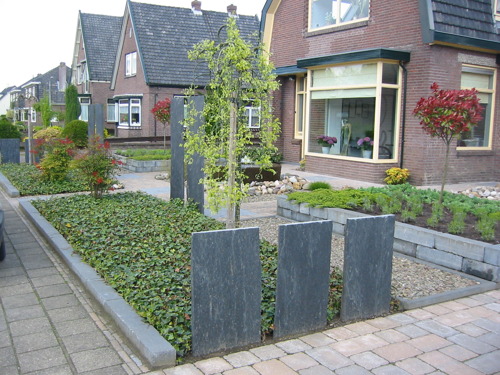 Hoveniersbedrijf G.Weultjes Vaassen Strakke moderne tuin Twello verhoogde bakken  tacoplaten.JPG
